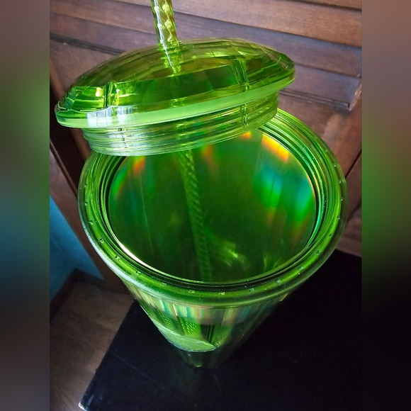 Starbucks Tumbler 24 oz. Iridescent Green with Dome Lid & Matching Straw - Picture 4 of 6